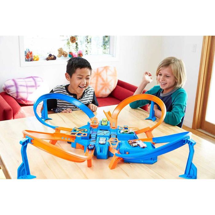 Hot Wheels Игровой трек "Перекрестное столкновение" Hot Wheels Игровой трек "Перекрестное столкновение"