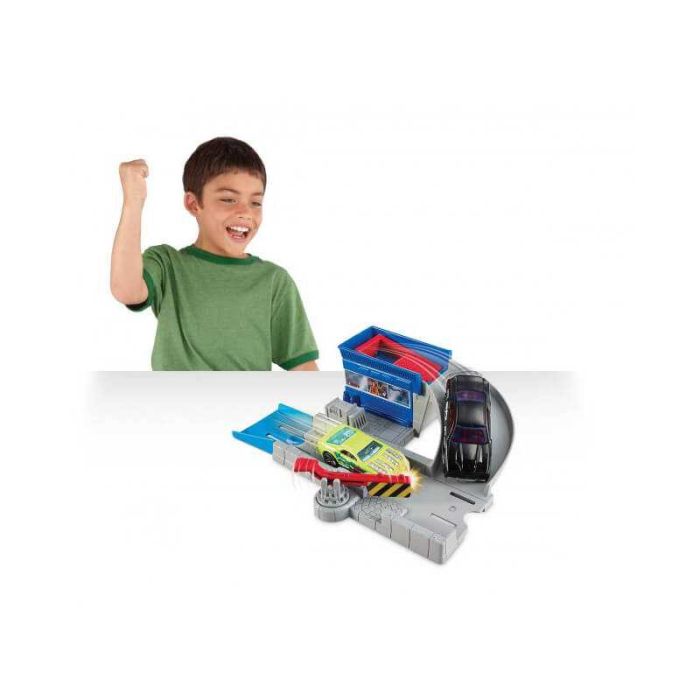 Hot Wheels Игровой набор "Приключения в большом городе" (2 вида) Hot Wheels Игровой набор "Приключения в большом городе" (2 вида)