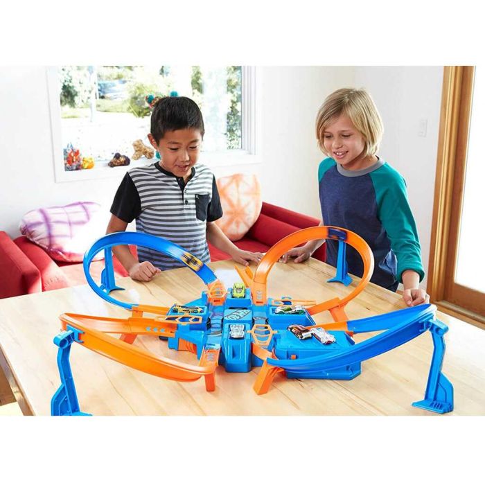 Hot Wheels Игровой трек "Перекрестное столкновение" Hot Wheels Игровой трек "Перекрестное столкновение"